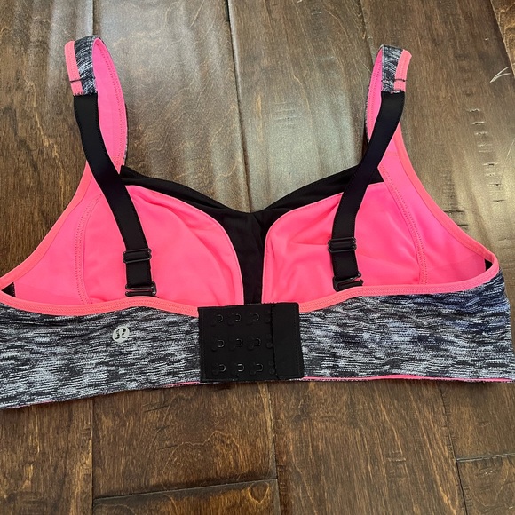 Lululemon Ta Ta Tamer Ill Sports Bra Dramatic Static White Black size 36C - Picture 5 of 8